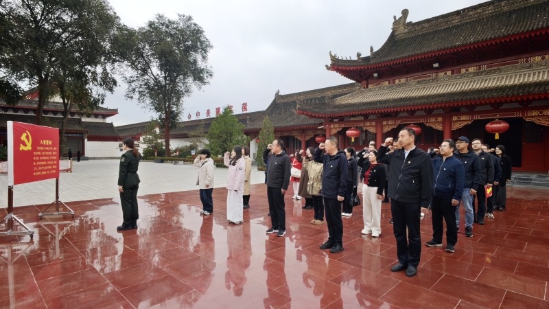 缅怀先烈丰功伟绩  赓续长征红色血脉